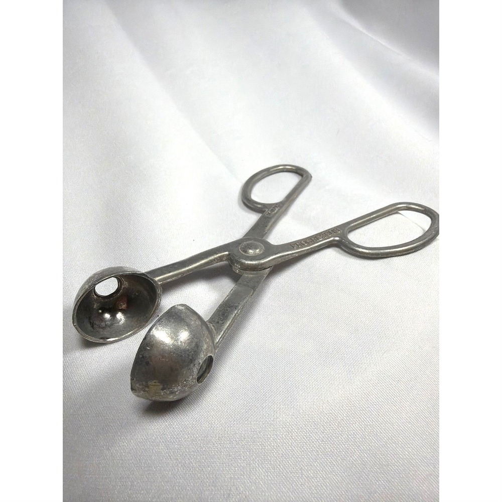 Progressus Scissor Meatballer Kitchen Tool Unisex‎ Small Silver Aluminum Vintage
